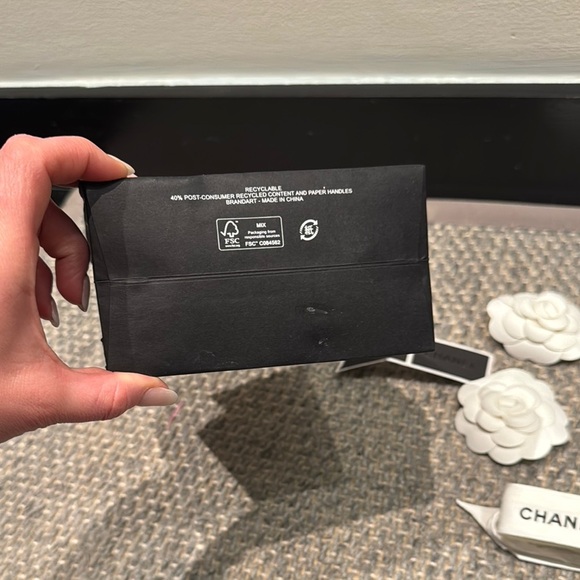 Chanel Authetic Mini Shopping Bag, Ribbon, 4 Stickers & 4 Flowers - Picture 5 of 7